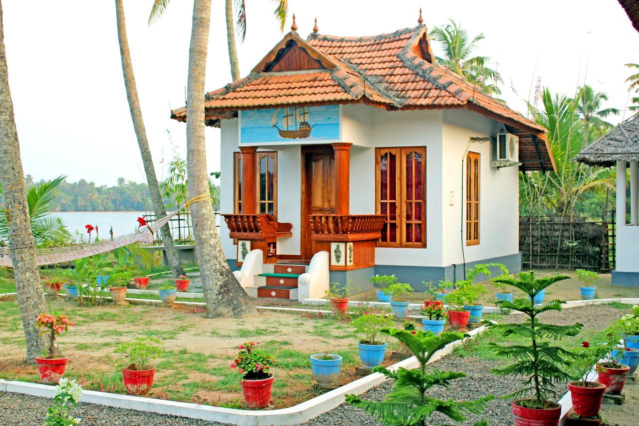 Breeze Backwater Homes Kochi Room photo