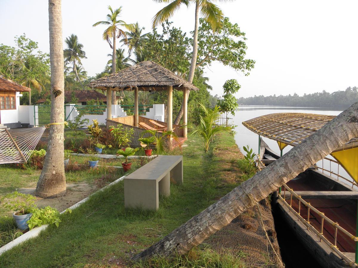 Breeze Backwater Homes Kochi Exterior photo