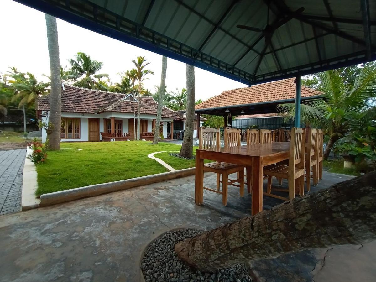 Breeze Backwater Homes Kochi Exterior photo
